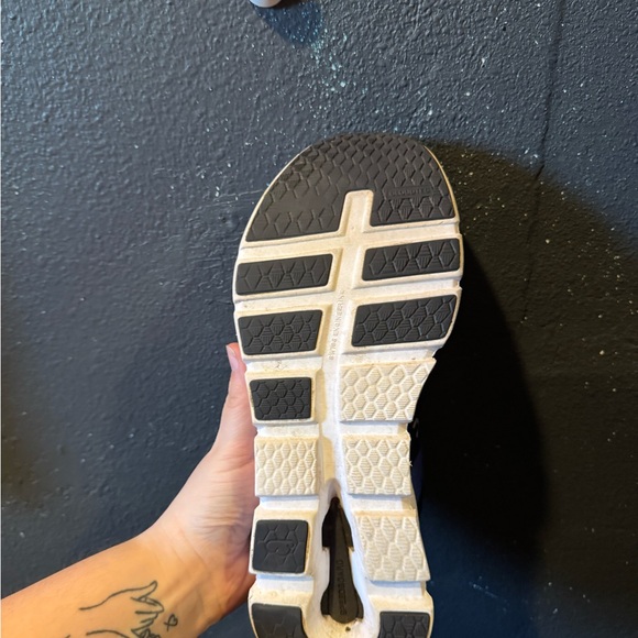 Women’s On Running Cloudrunner Dark Blue and Gray Sneakers - Picture 4 of 8